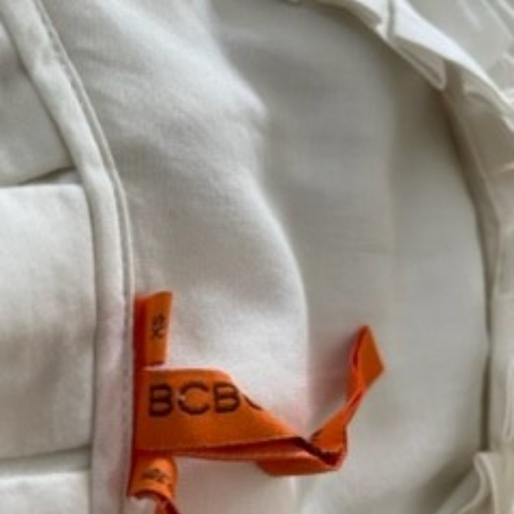BCBG white PS Top with collar detail - Picture 6 of 10